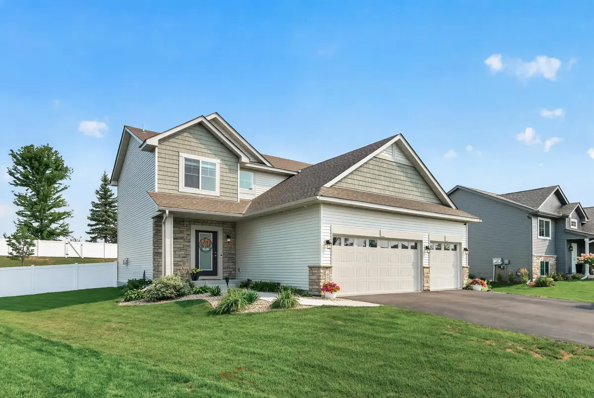 972 Forest Edge CIR, Jordan, MN 55352