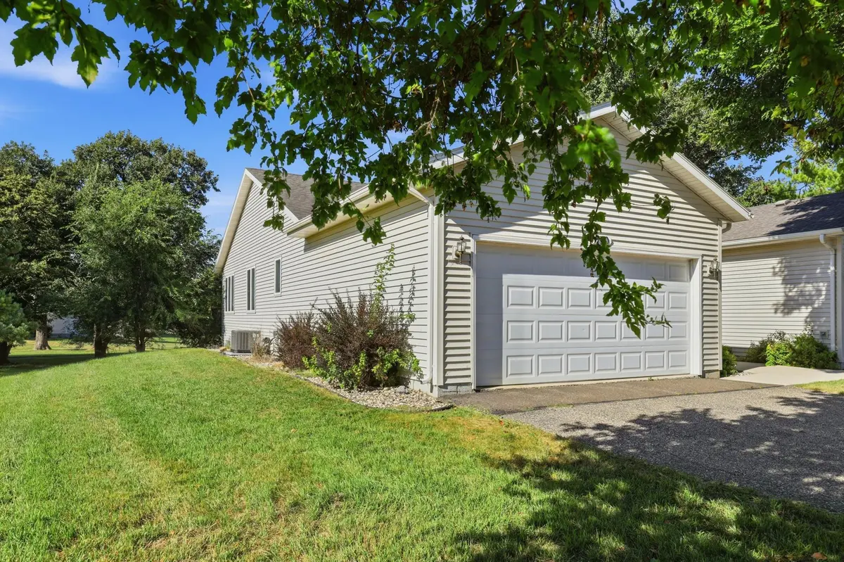 330 Sunfish CT, Winsted, MN 55395
