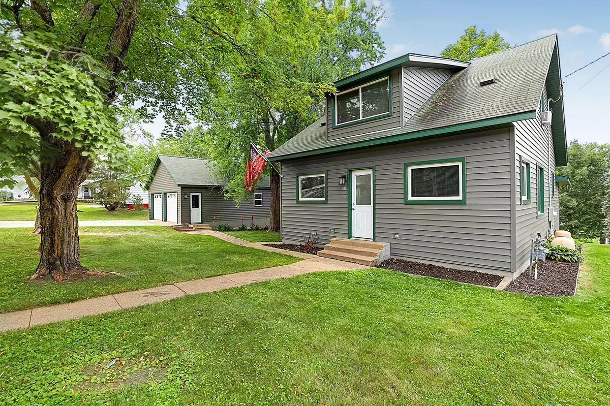 241 3rd ST, Holdingford, MN 56340