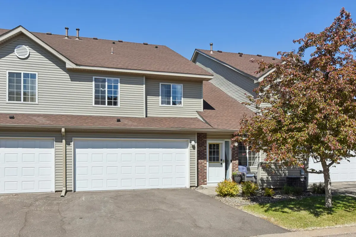 2335 Oakridge CIR, Hudson, WI 54016