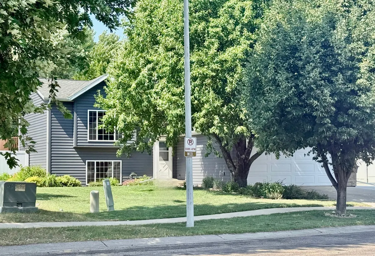 3318 39th ST S, Moorhead, MN 56560
