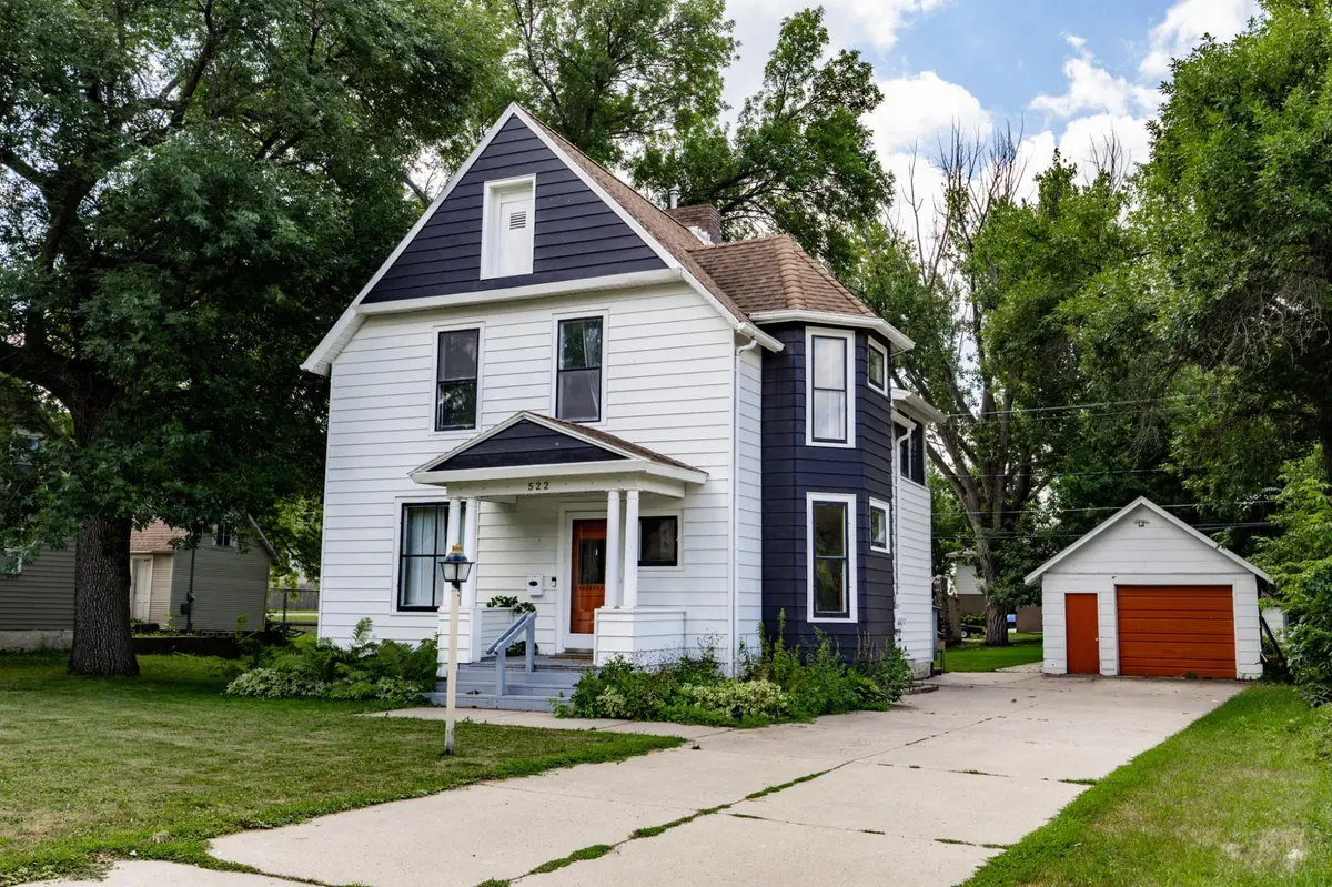 522 E Adolphus AVE, Fergus Falls, MN 56537