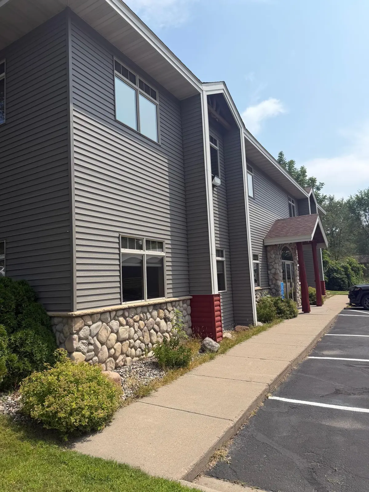 621 N Benton Dr #103, Sauk Rapids, MN 56379