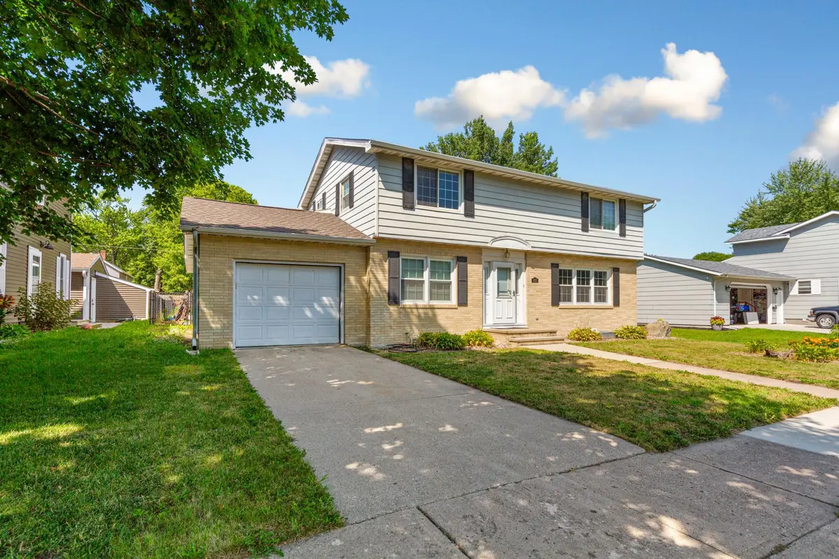 403 E Adams ST, Arlington, MN 55307