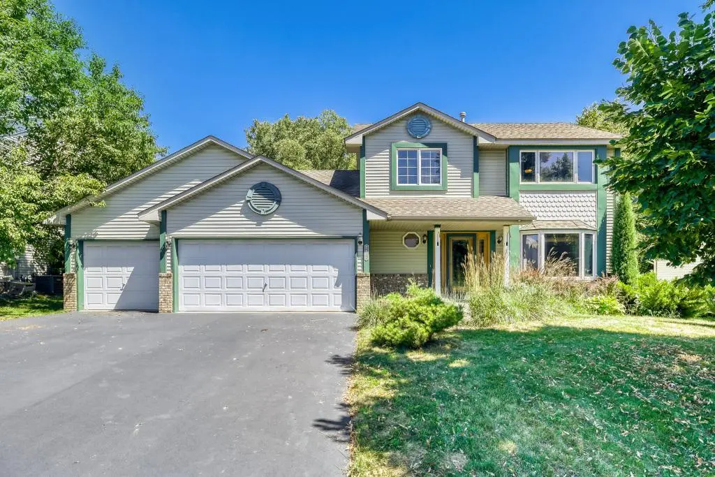 2477 Windsor LN, Woodbury, MN 55125