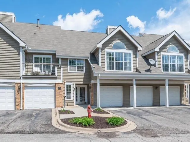 6165 Chasewood Pkwy #202, Minnetonka, MN 55343