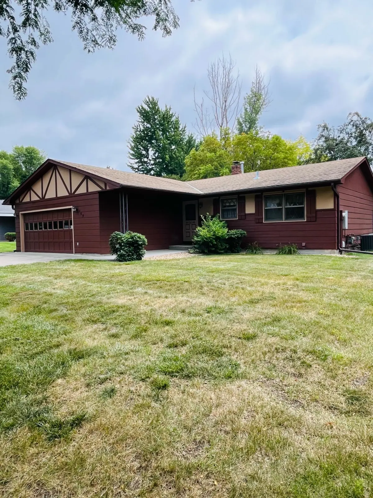 169 Mary CIR, North Mankato, MN 56003