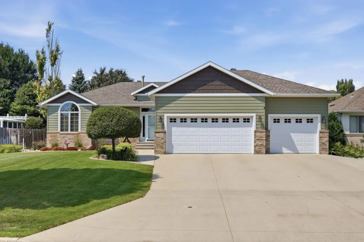 2040 Ruxton CT, West Fargo, ND 58078