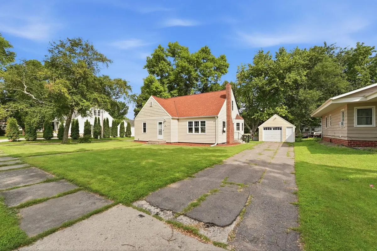 308 Colfax AVE NW, Renville, MN 56284