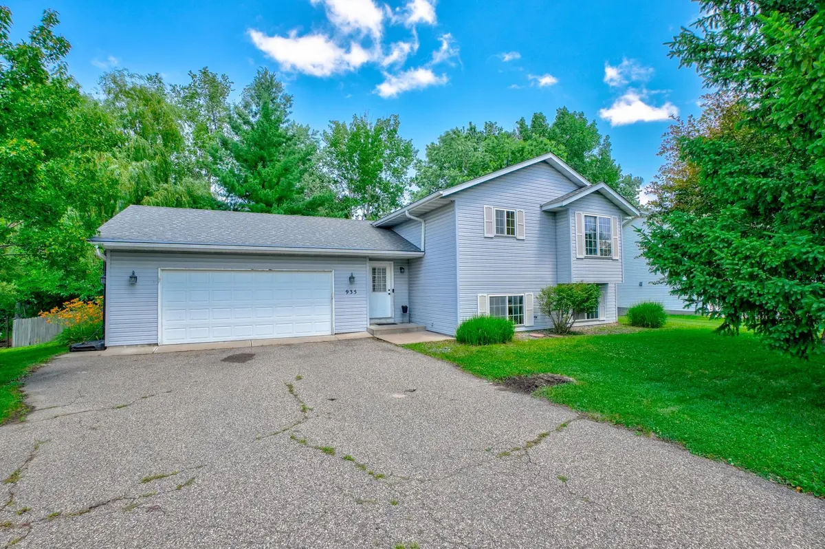935 2nd Avenue SW, Forest Lake, MN 55025