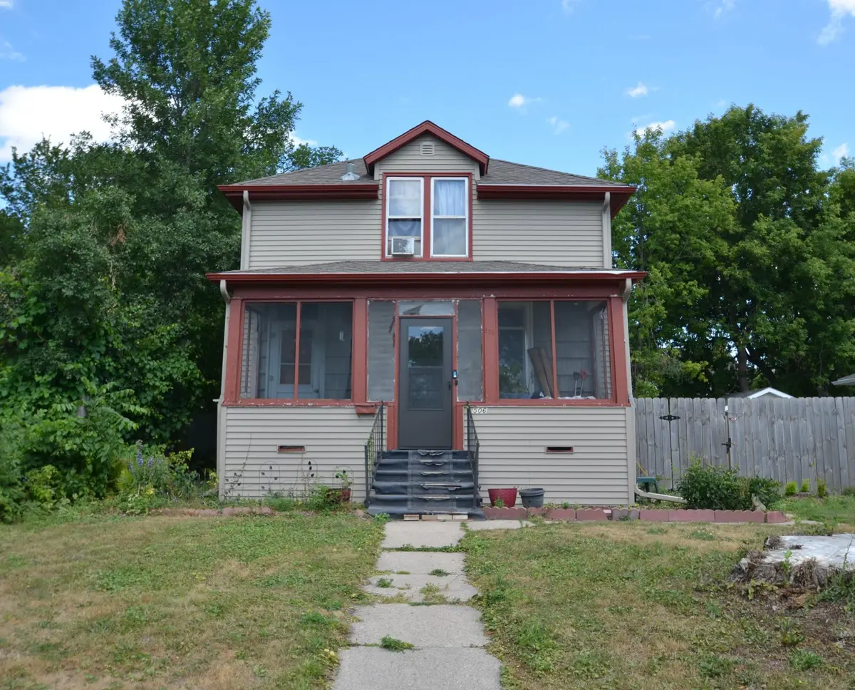 506 4th ST S, Moorhead, MN 56560