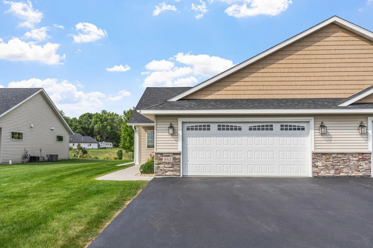 882 Geneva RD, Maple Lake, MN 55358