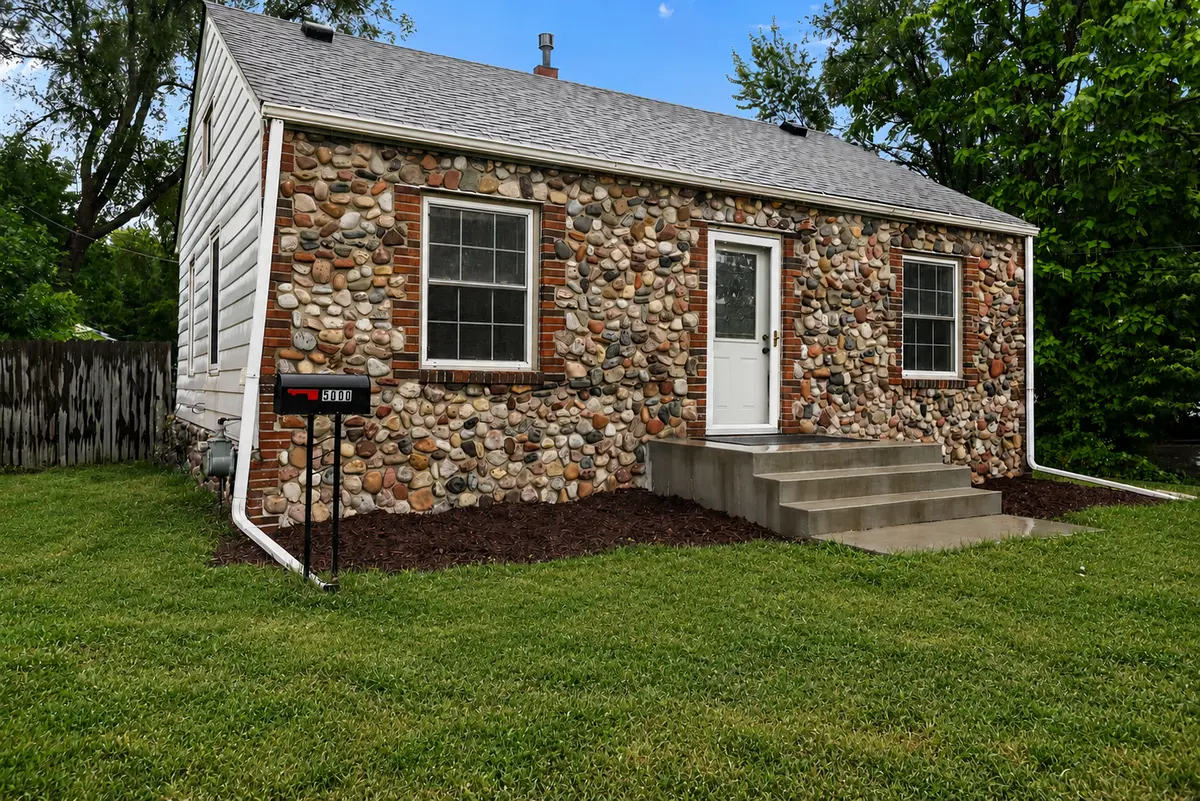5000 Fairview AVE N, Crystal, MN 55429