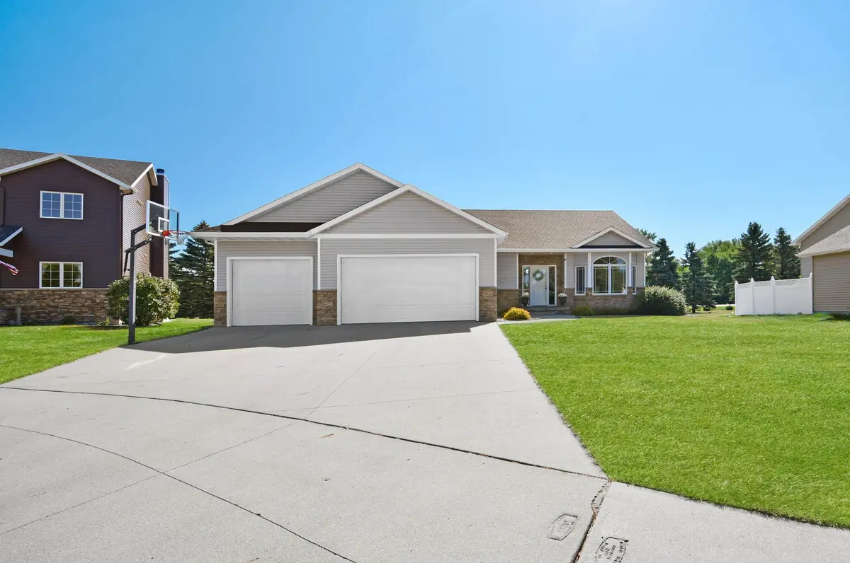 4026 39th ST S, Moorhead, MN 56560