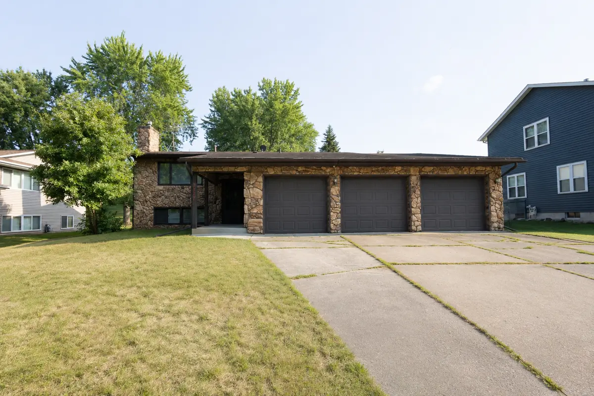 7797 Woodpark BLVD, Woodbury, MN 55125