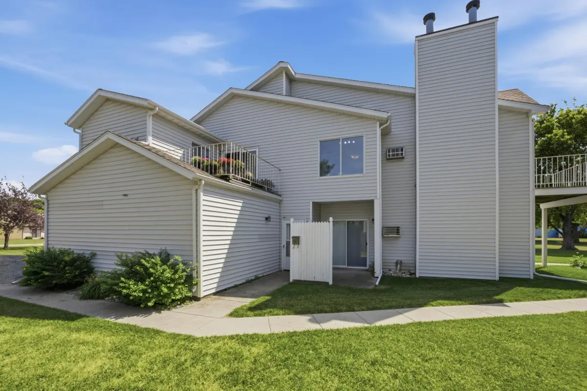 2807 32nd ST S, Moorhead, MN 56560
