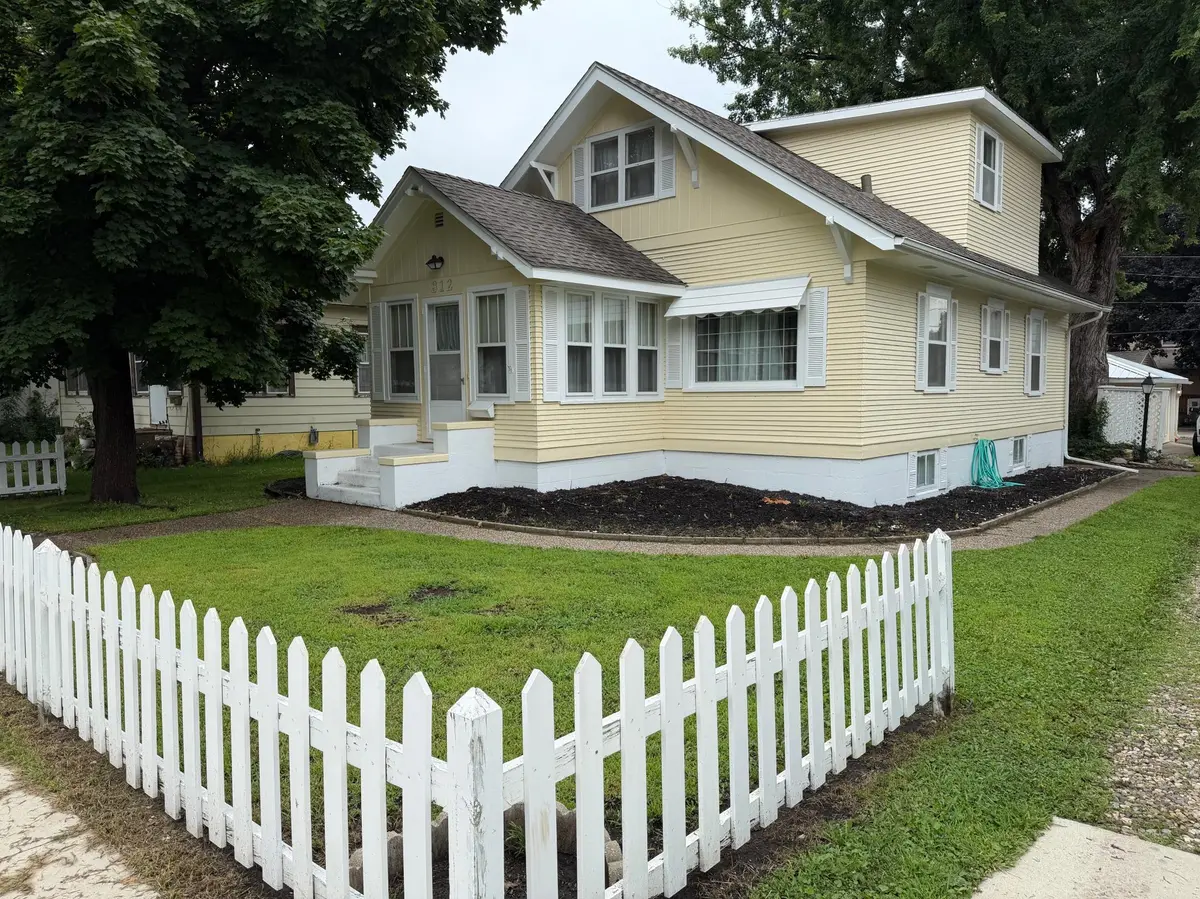 812 Bridge AVE, Albert Lea, MN 56007