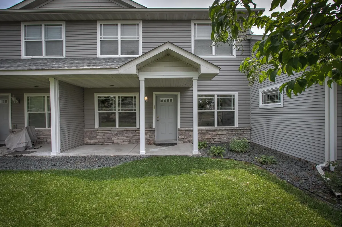 717 Park Brook RD NW, Isanti, MN 55040