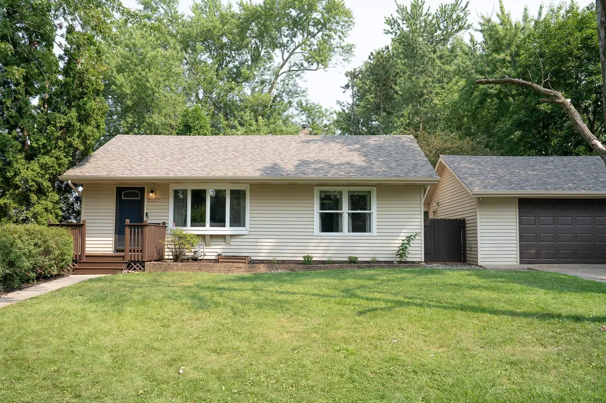2027 Northwood DR, North Saint Paul, MN 55109