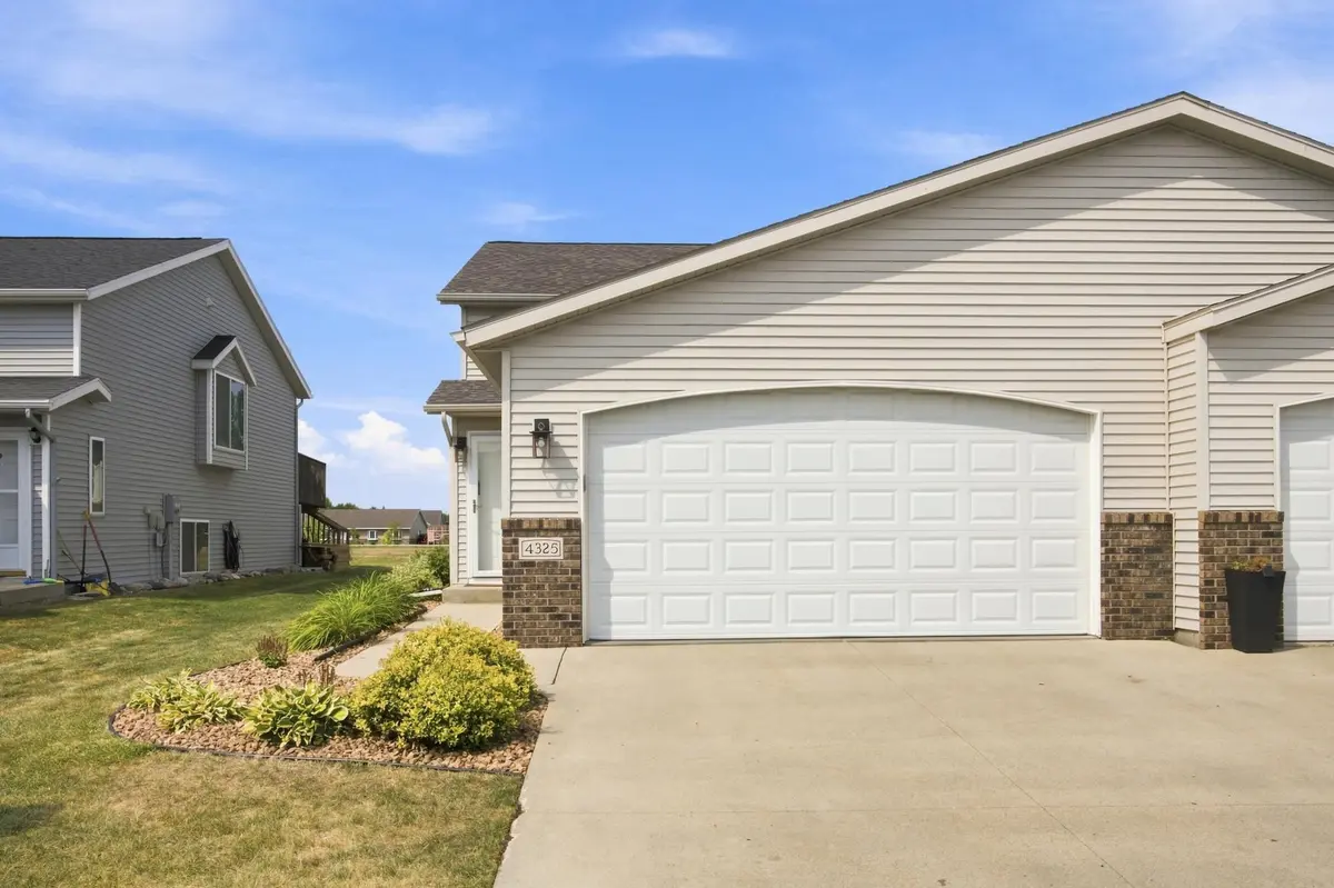 4325 39th AVE S, Fargo, ND 58104