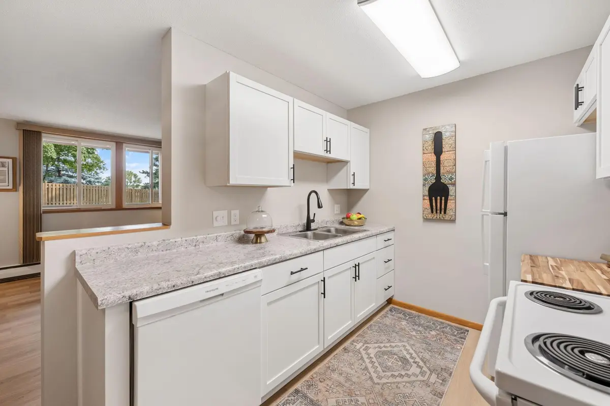 9141 Highway 55 #101, Golden Valley, MN 55427