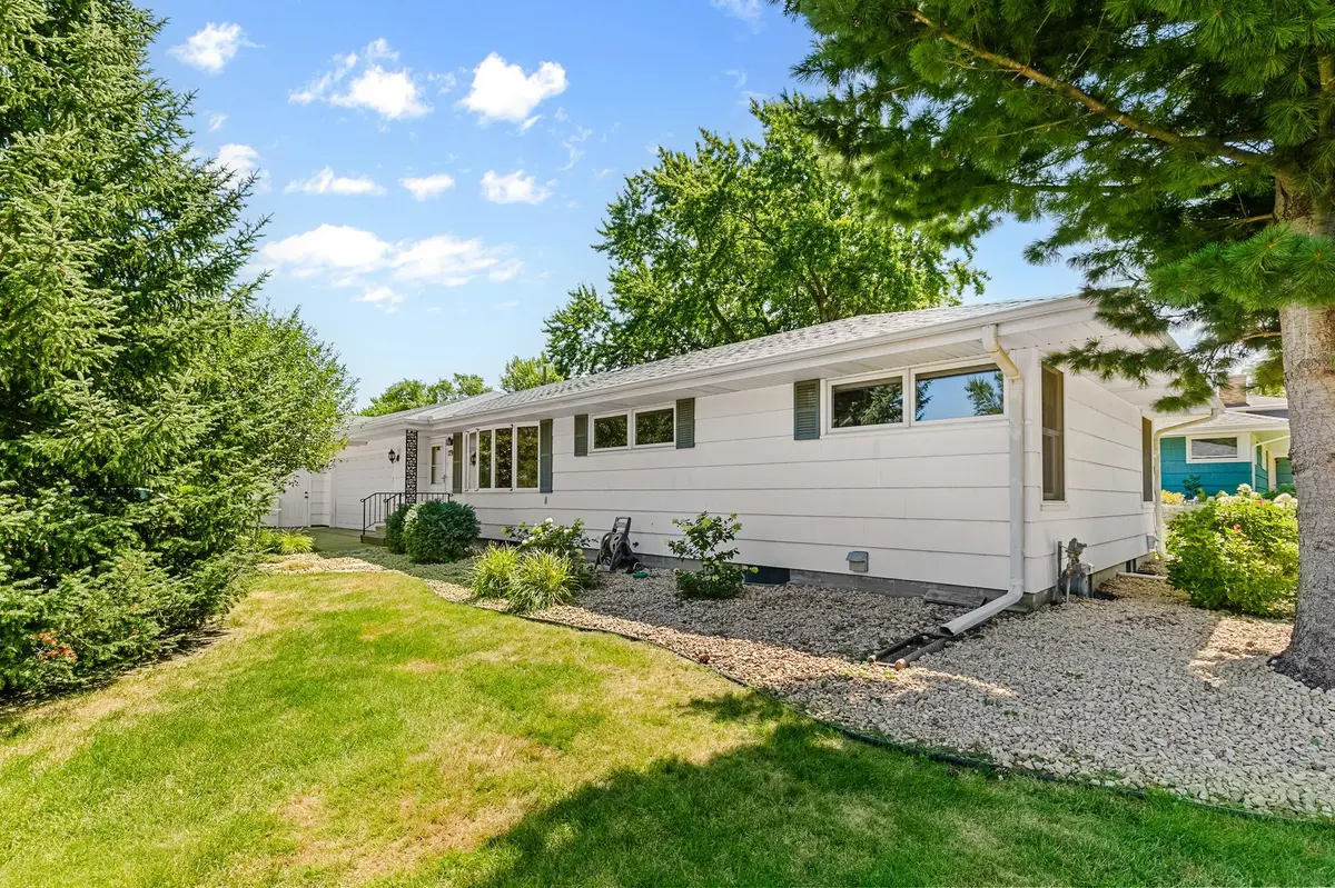 1791 Emerald DR, New Brighton, MN 55112