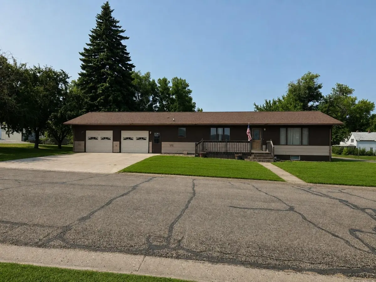 121 & 407 4th & 2nd Street AVE, Milnor, ND 58060