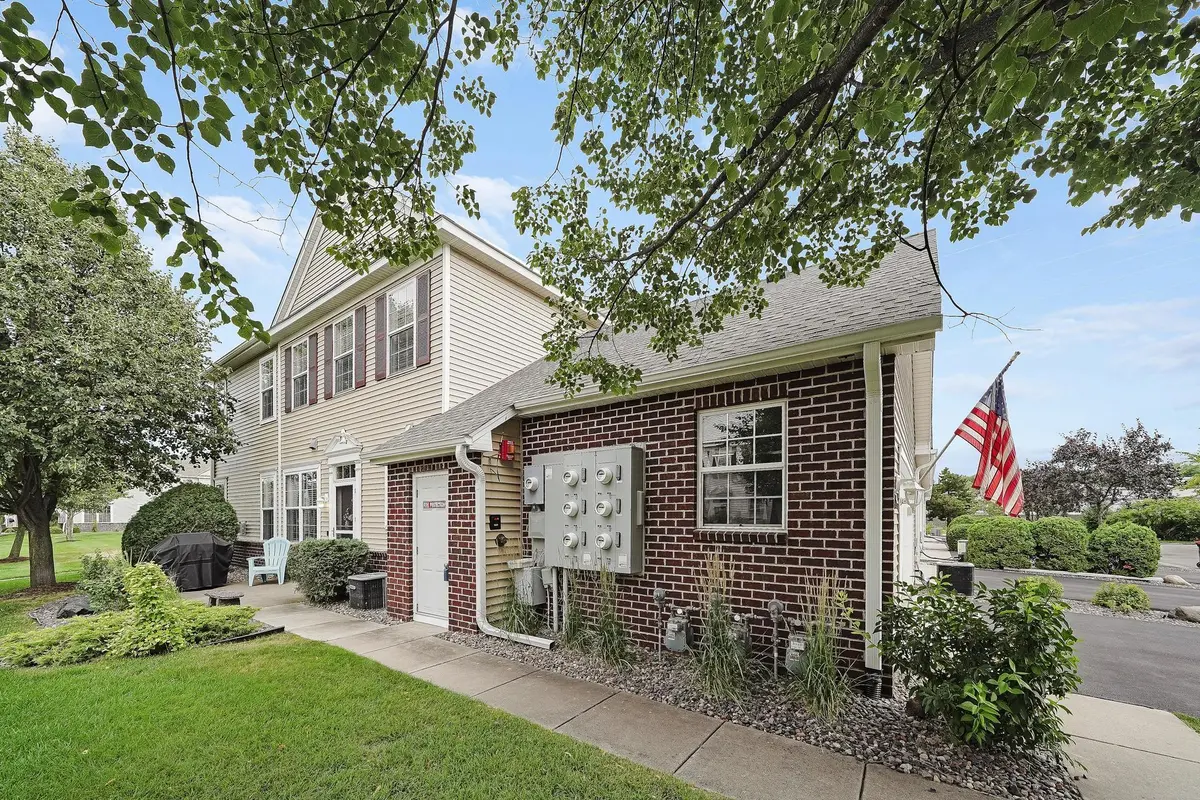 4926 Bisset LN #7506, Inver Grove Heights, MN 55076