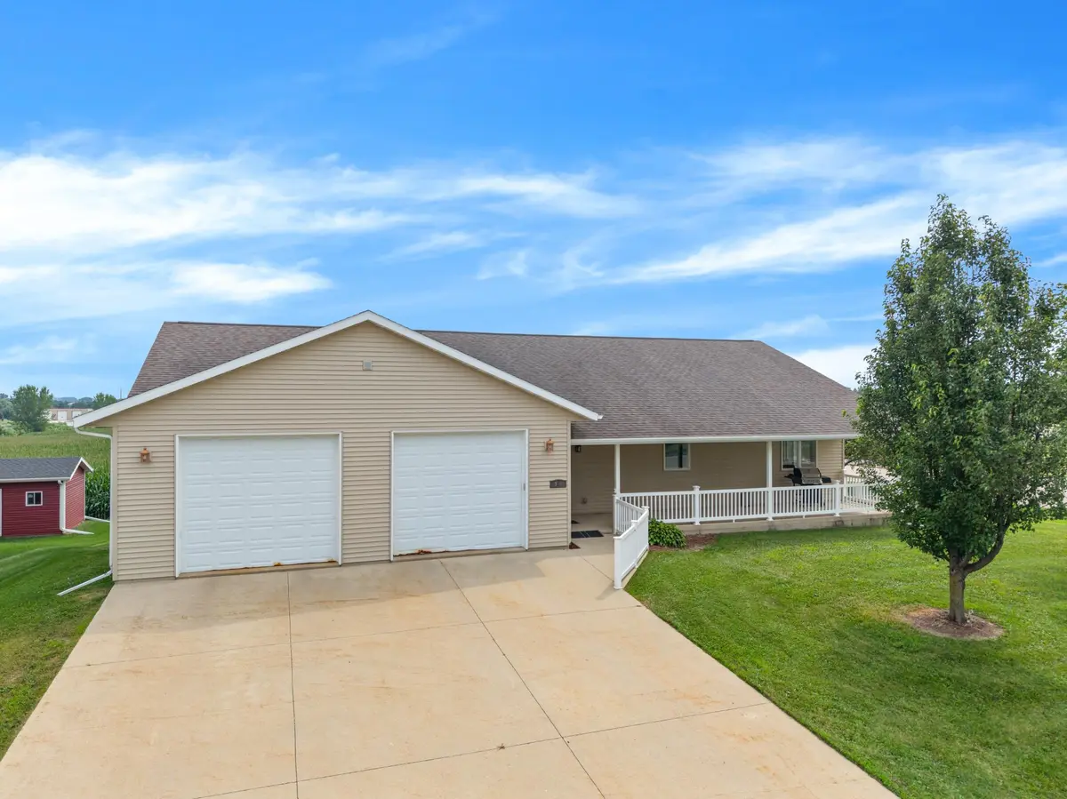900 Courtney DR, Caledonia, MN 55921