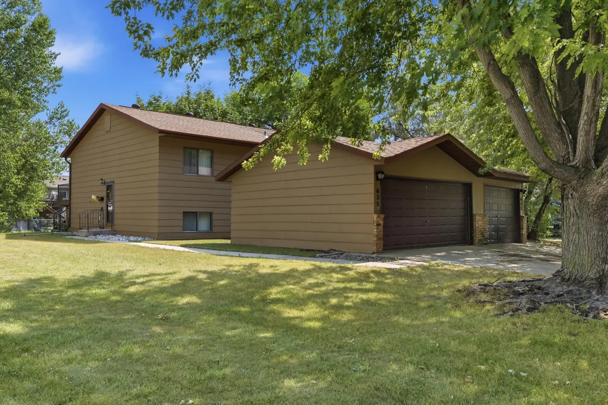 625 19th ST E, West Fargo, ND 58078