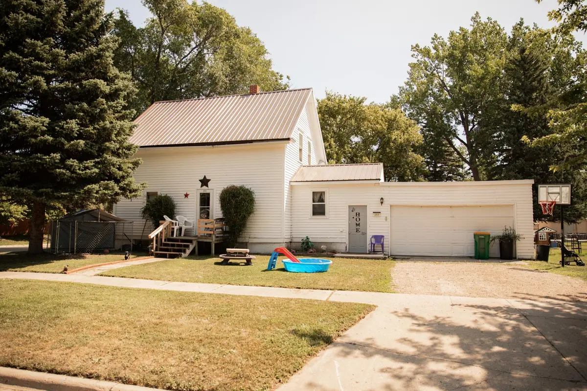 203 S Main ST, Gwinner, ND 58040
