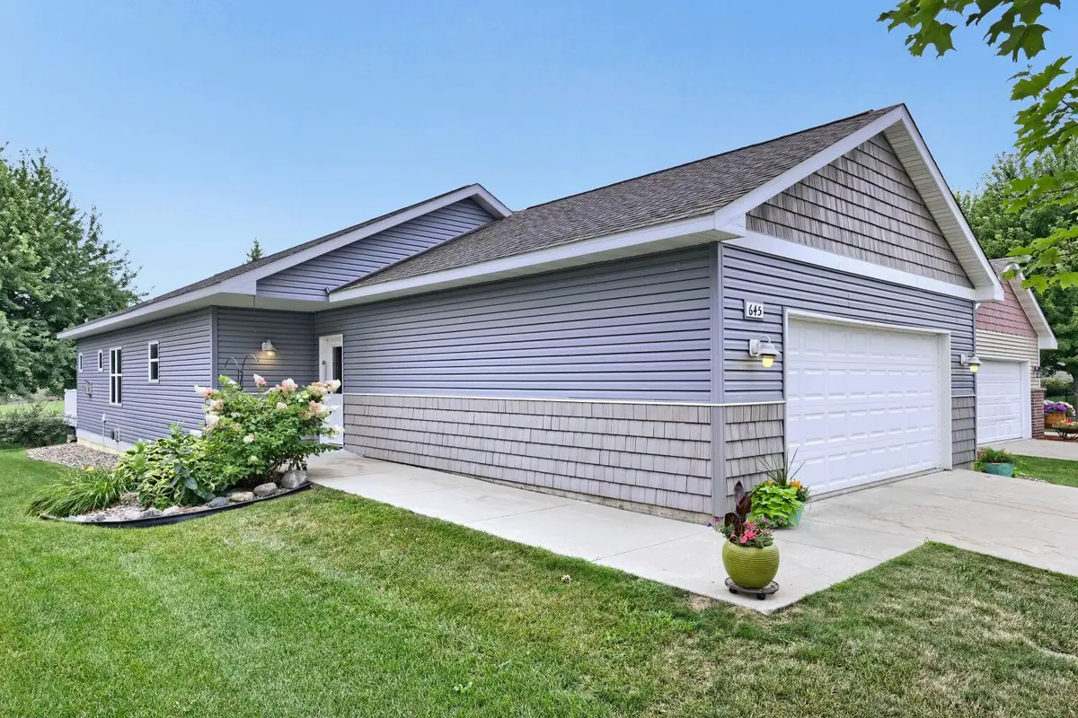 645 Tiffany LN, Waconia, MN 55387