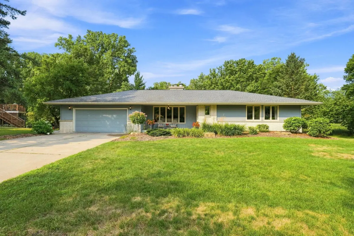 813 Everett DR, Stillwater, MN 55082