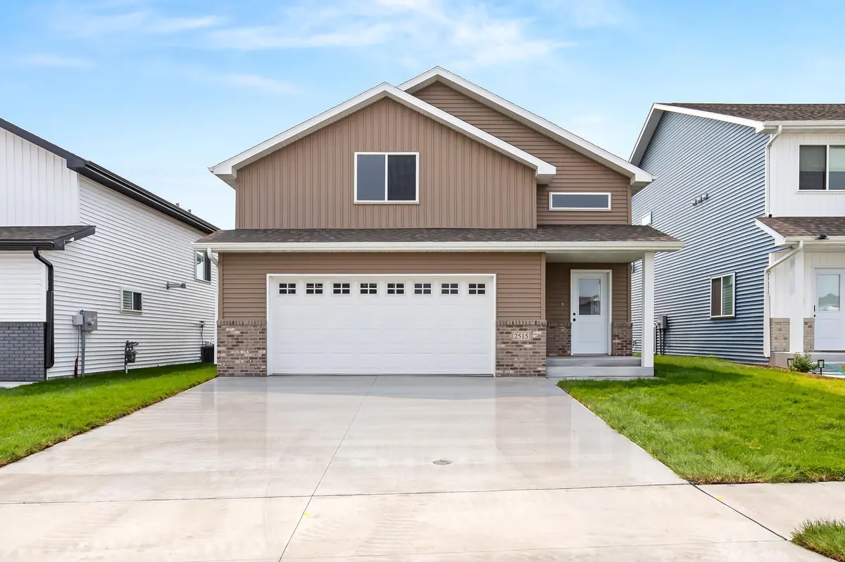 2515 38th AVE S, Moorhead, MN 56560