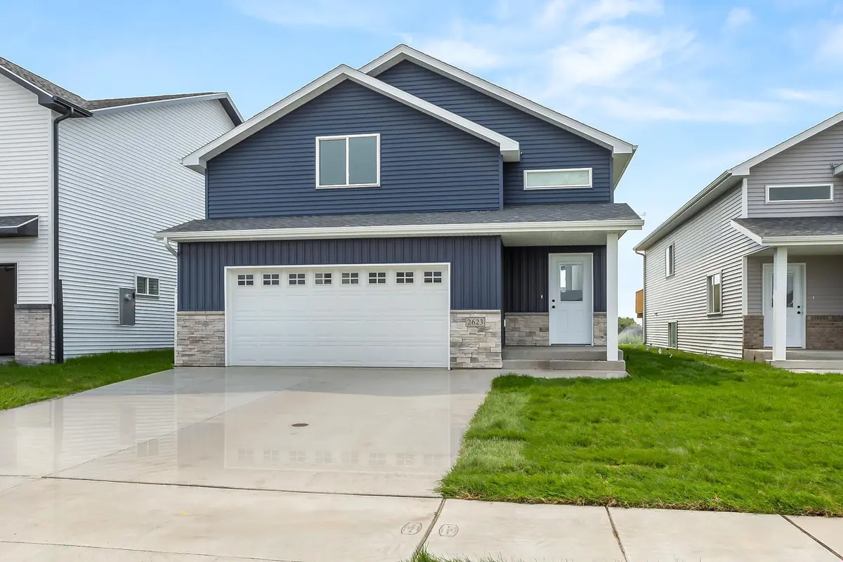 2623 38 AVE S, Moorhead, MN 56560