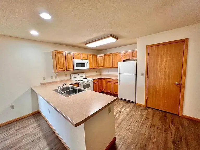 901 Dominion DR #208, Hudson, WI 54016