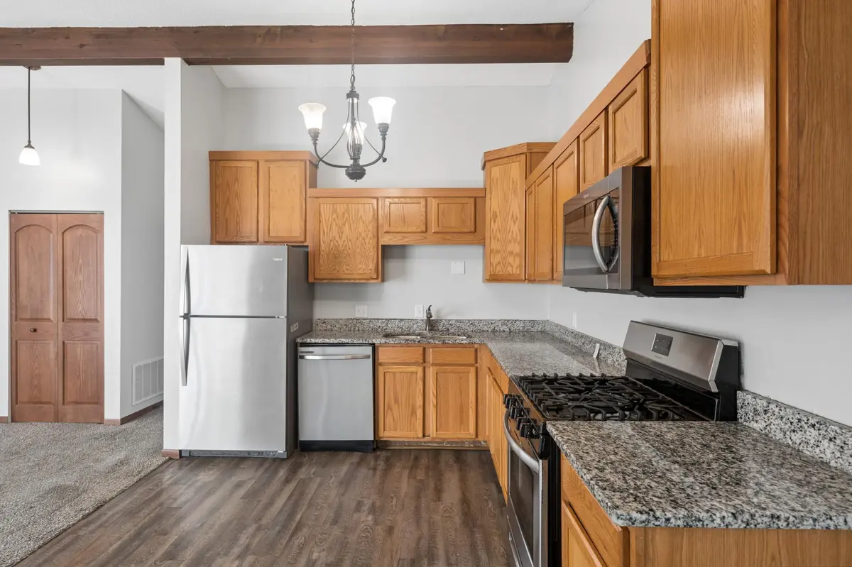 6371 Aspenwood PLZ, Woodbury, MN 55125