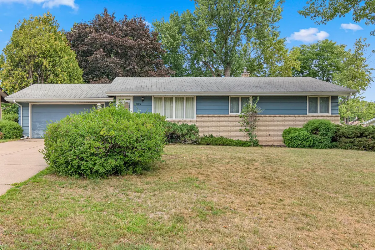 405 Terrace DR, Roseville, MN 55113