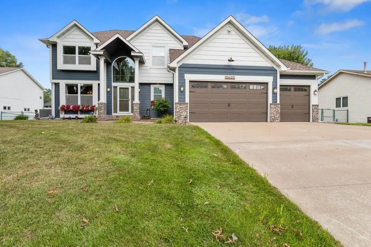 2437 Matterhorn DR E, Maplewood, MN 55119
