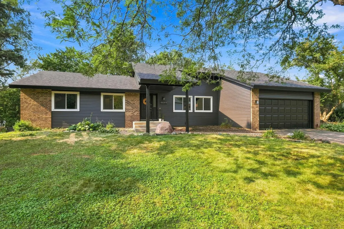 6649 Buckingham RD, Woodbury, MN 55125