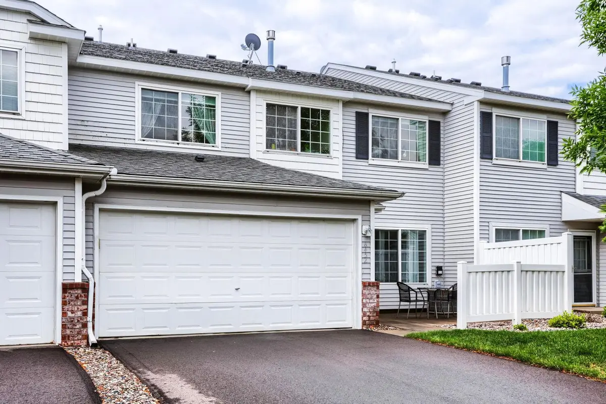 6452 158th ST W, Apple Valley, MN 55124