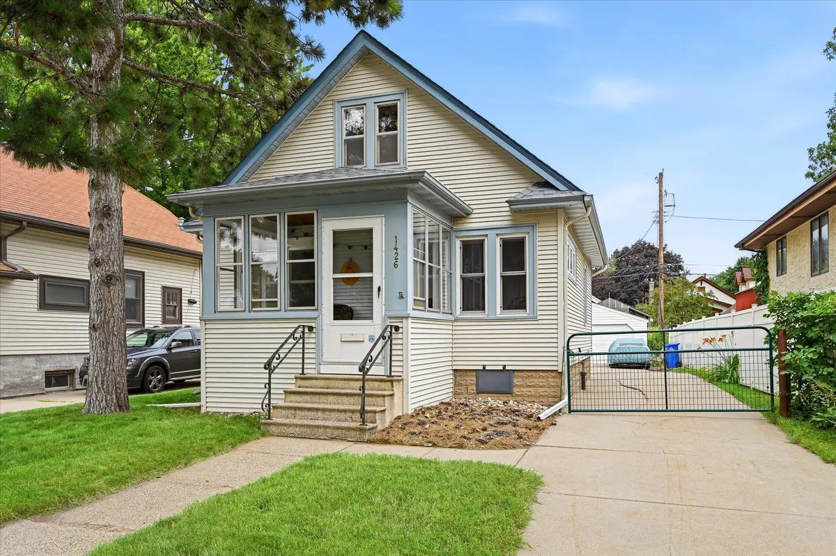 1426 Pascal ST N, Saint Paul, MN 55108