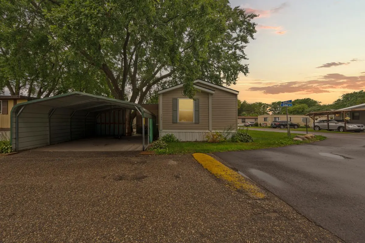 101 Jaybee LN, Mankato, MN 56001