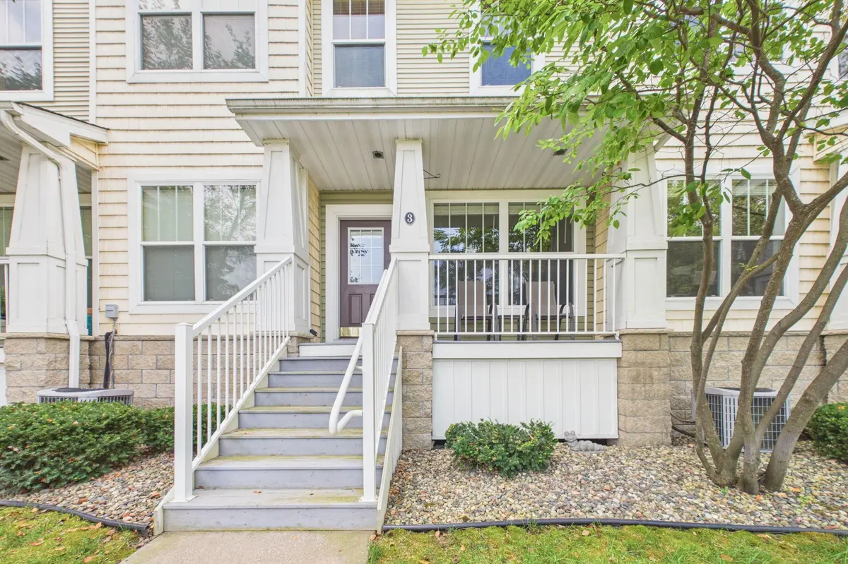 1240 County Road D E #3, Maplewood, MN 55109