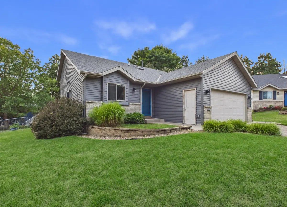 1104 Summit WAY, Sauk Rapids, MN 56379