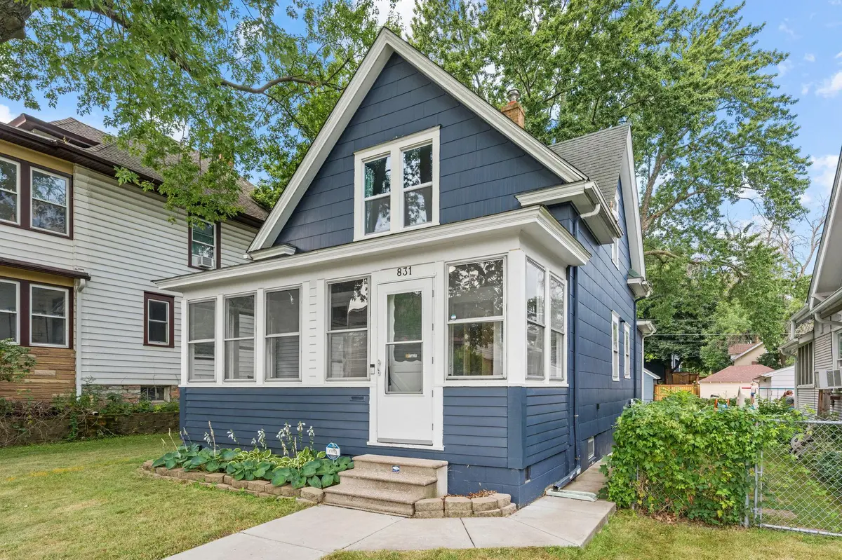831 Smith AVE S, Saint Paul, MN 55107