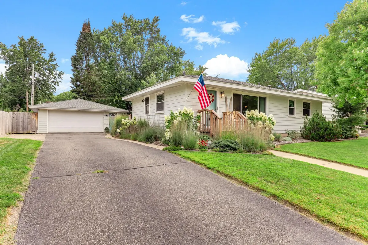 8502 Upper 206th ST W, Lakeville, MN 55044