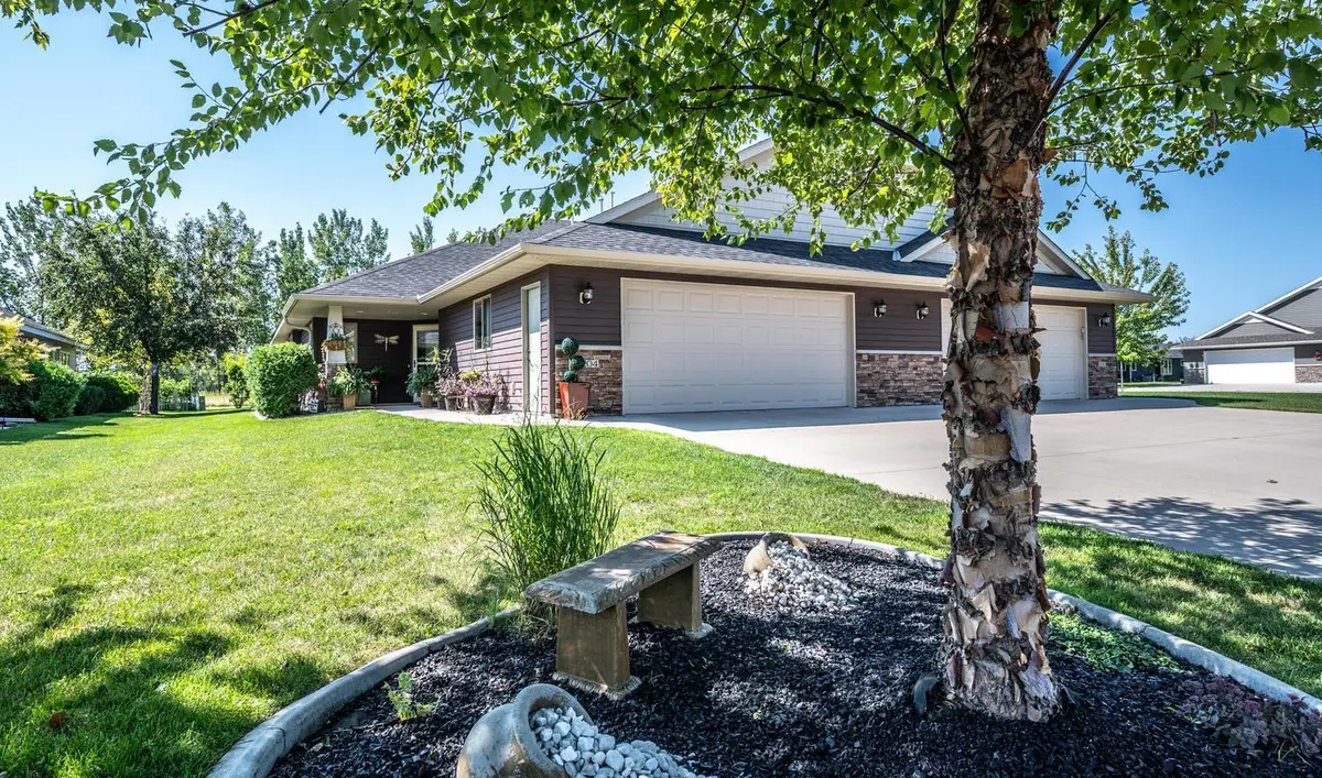204 Ottawa AVE SE, Hutchinson, MN 55350
