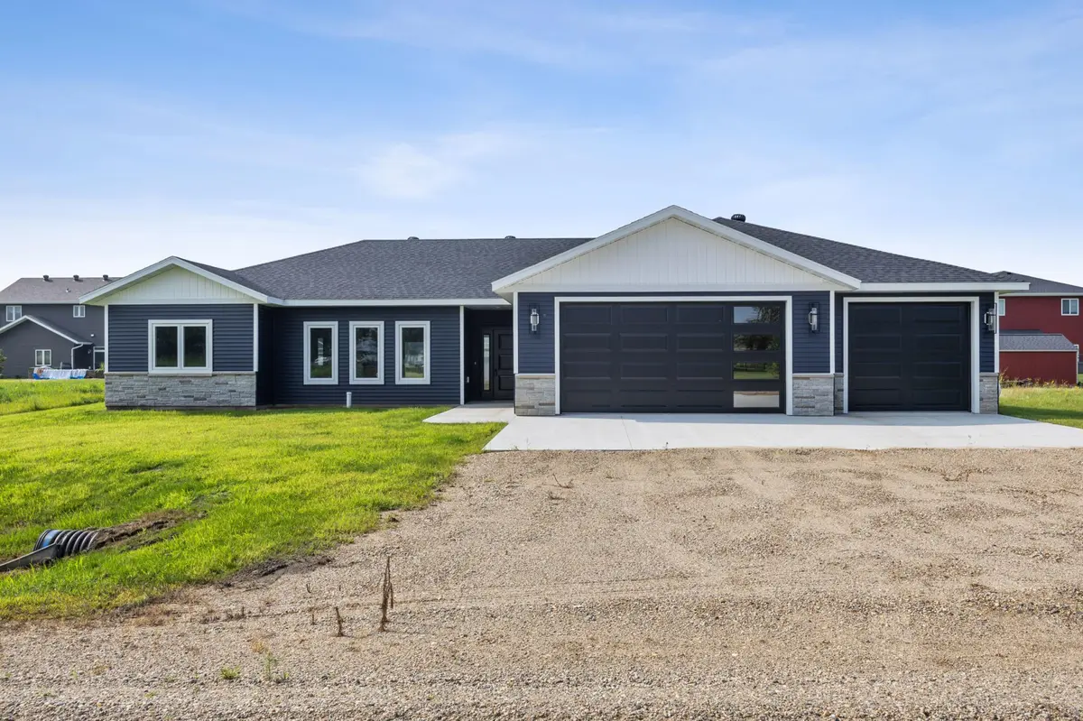 301 Pine DR, Hankinson, ND 58041
