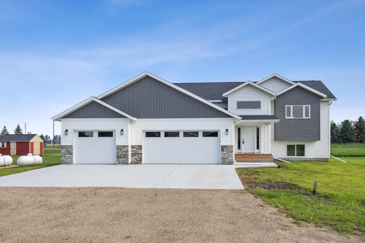 300 Prairie DR N, Hankinson, ND 58041